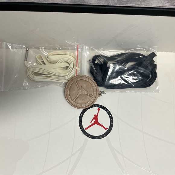 Jordan Retro 2 Low Two 18 X SP Earthy Brown Size 11 with Laces & Box - Picture 2 of 5